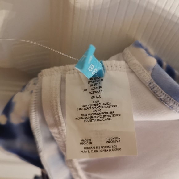 💕2/$20💕 Beach Betty Blue/White Tie Dye Twist Bikini Top - Picture 10 of 10